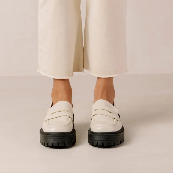 —— SOLD———- Alohas white vegan loafers NWB size 40 - Picture 1 of 4